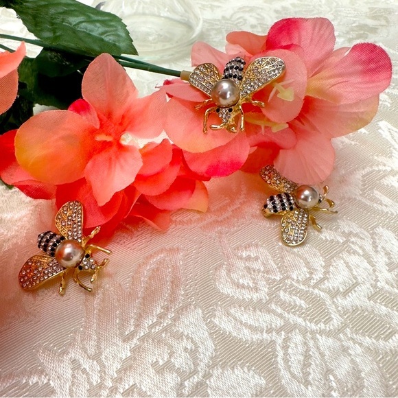Jewelry - COPY - Elegant Gold and Pearl  set of 3 Bee Brooches with  Crystal Design